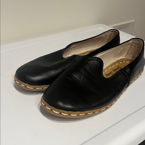 Sabah Black Leather Women's Flats - Picture 6 of 8